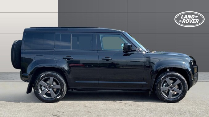 Land Rover Defender 3.0 D250 X-Dynamic SE 110 5dr Auto Diesel Estate - Image 5
